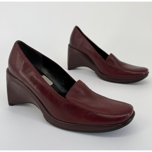 Vintage BCBG Burgundy Leather Wedge‎ Loafer Heels 7.5 - Picture 1 of 15